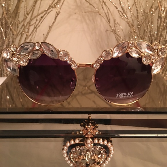 Diva Gemstone Sunglasses✨✨ - Picture 4 of 4